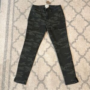 Sanctuary Camo Jean leggings size 27